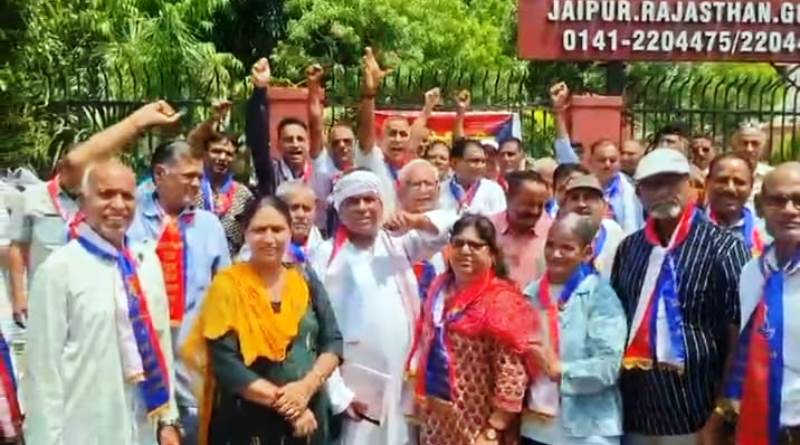 Rajasthan Retd Police protest, demand dismiss minister dak