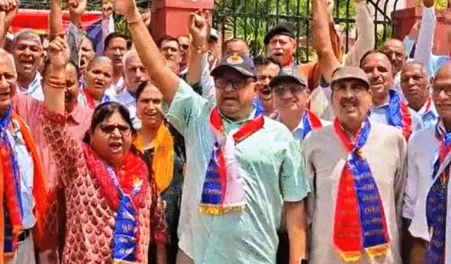 Rajasthan Retd Police protest, demand dismiss minister dak