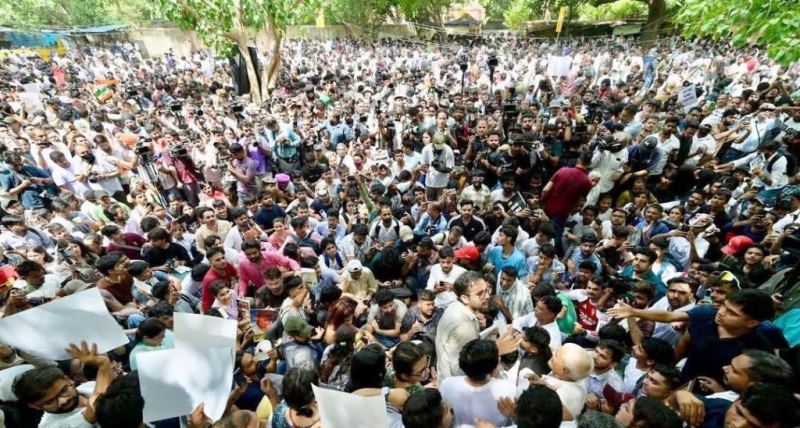 cockroach janata party protest on jantar mantar new delhi