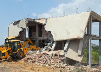 uda latest news demolish illegal buildings near shilpgram udaipur