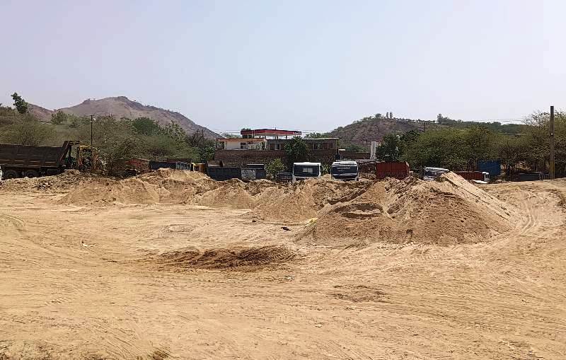 udaipur UDA Removes Encroachment of sand traders in Udaipur