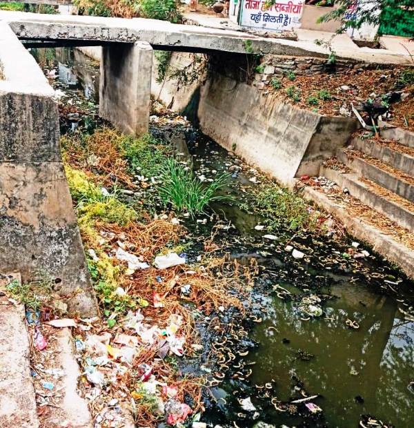 udaipur fatehsagar sewage pollution madar nahar udaipur