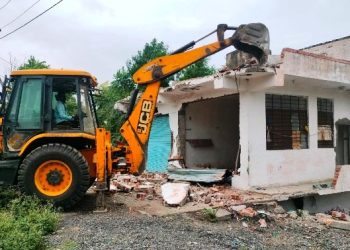 Udaipur administration removed illegal encroachments from National Highway land in chirwa following Court orders