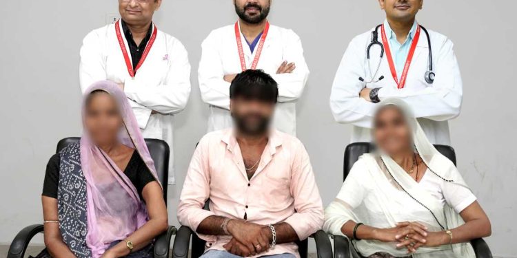 तीन भाई-बहनों ने एक साथ जीती जेनेटिक कैंसर की जंग