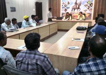 udaipur-mayor-paras-singhvi-cleaning-contractors-warning